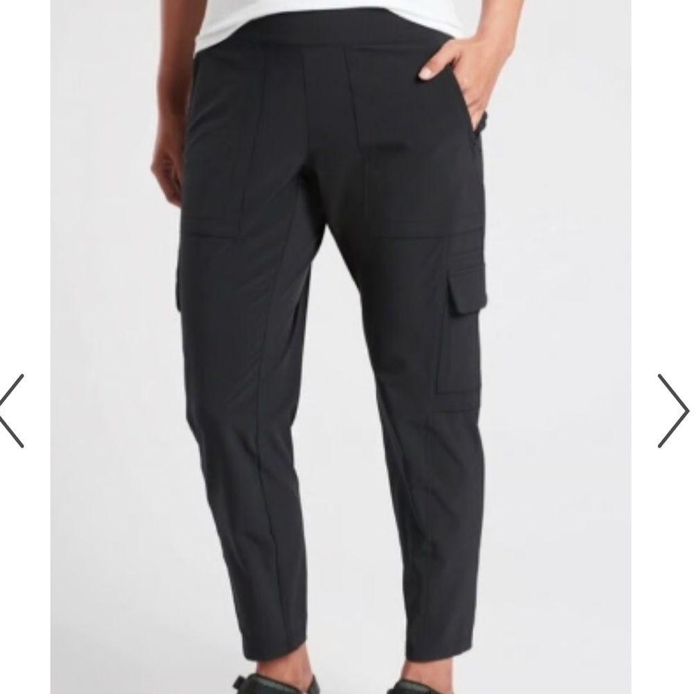 NWT Athleta Chelsea Cargo Pants in Black Size 10